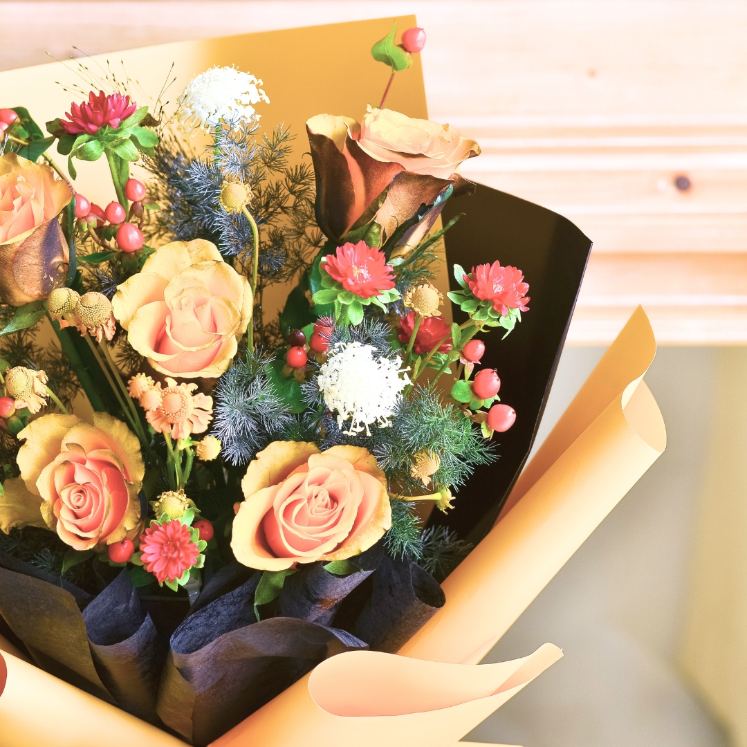 Pumpkin kiss orange roses hand bouquet - image 6