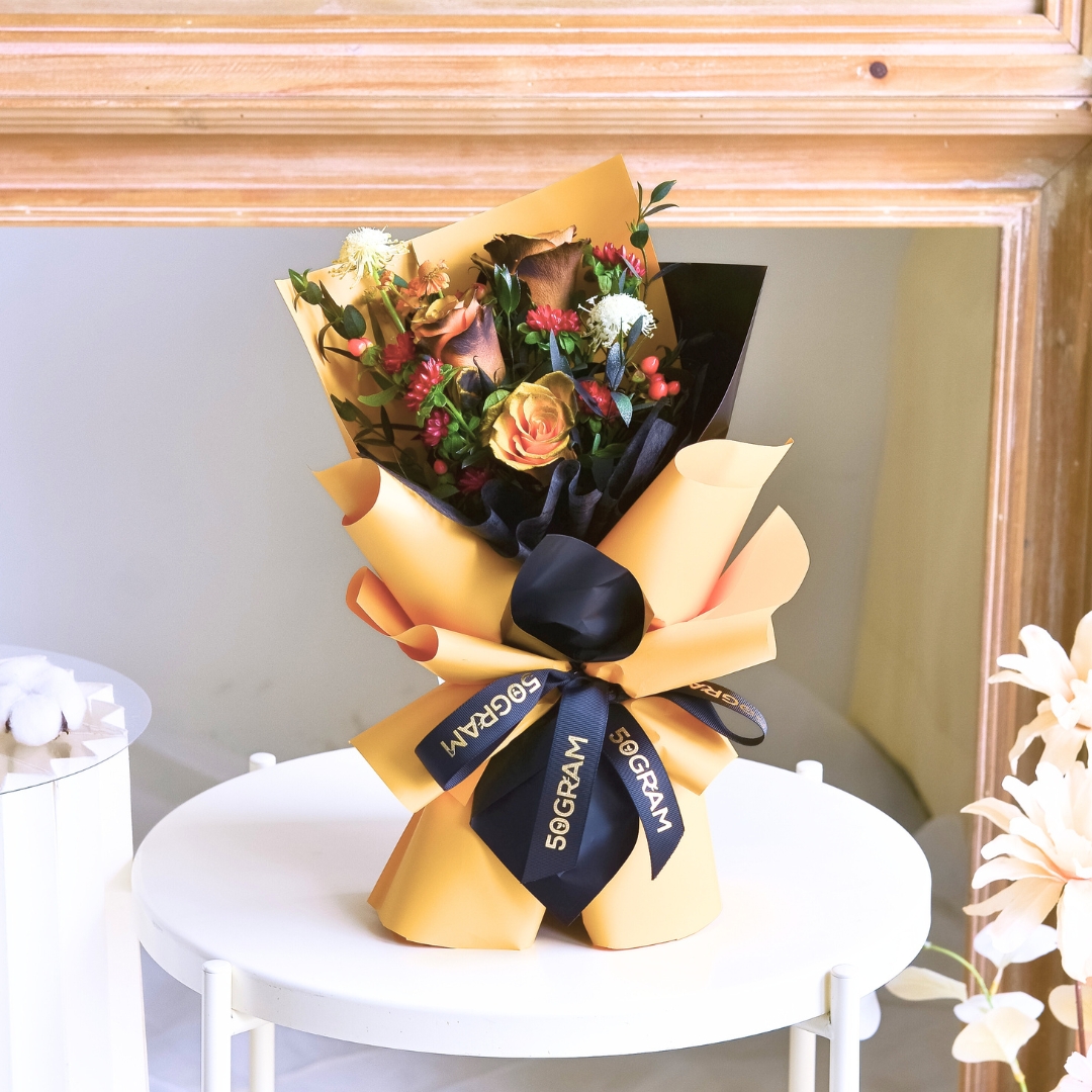 Pumpkin kiss orange roses hand bouquet - image 8