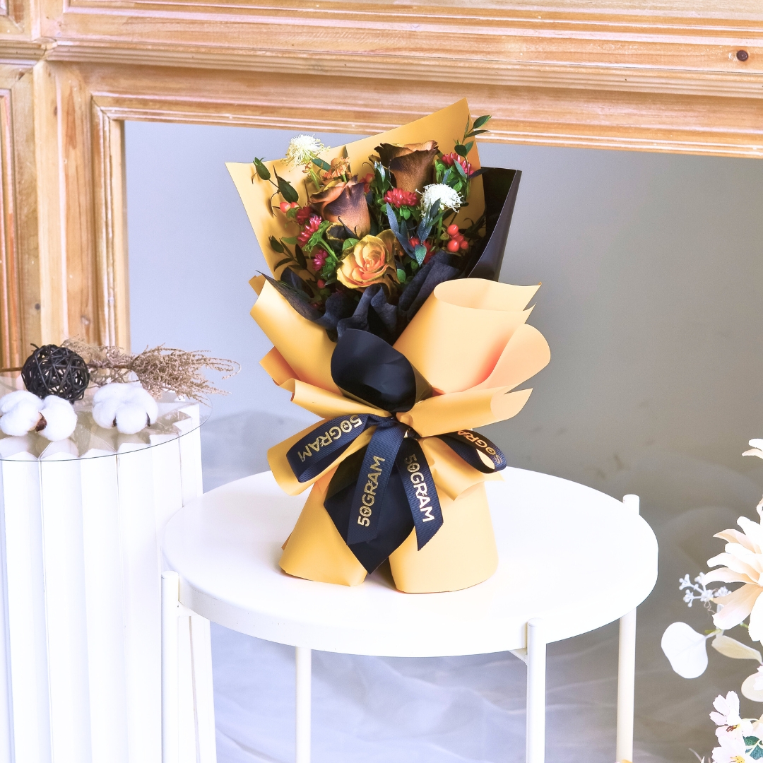 Pumpkin kiss orange roses hand bouquet - image 10