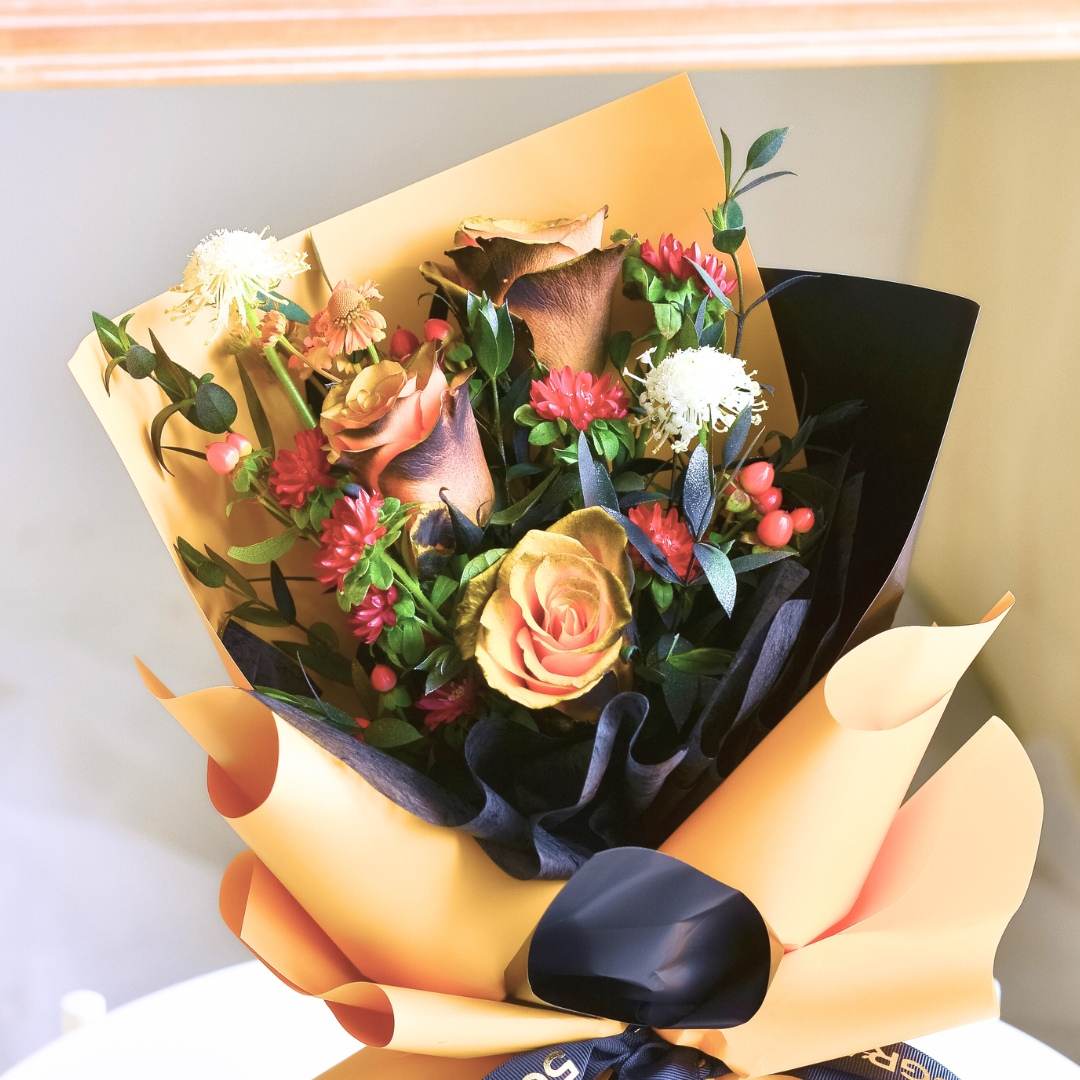 Pumpkin kiss orange roses hand bouquet - image 11